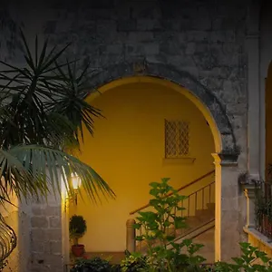 https://palazzo-sambiasi.lecce-hotels.com